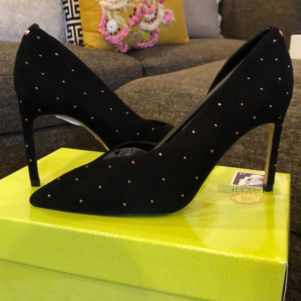 NWT Ted Baker Daphned Rose Gold Stud Dorsay!